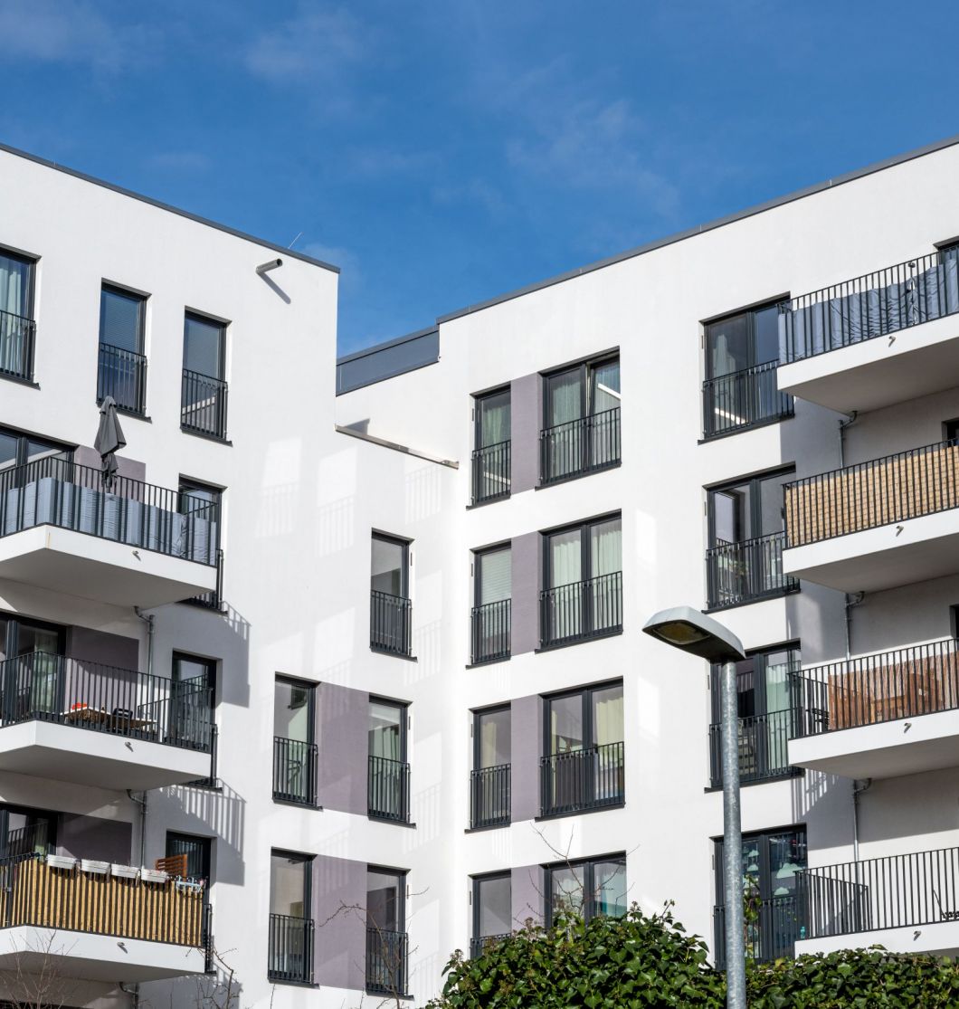 new-white-apartment-building-2025-03-09-07-14-03-utc new-white-apartment-building-2025-03-09-07-14-03-utc