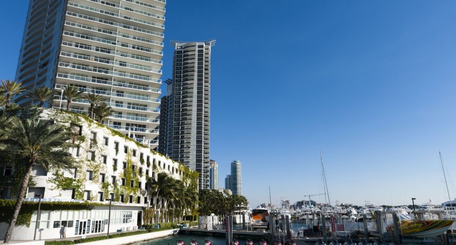 Skyscraper by marina, South beach, miami beach, Miami, Florida, USA Skyscraper by marina, South beach, miami beach, Miami, Florida, USA